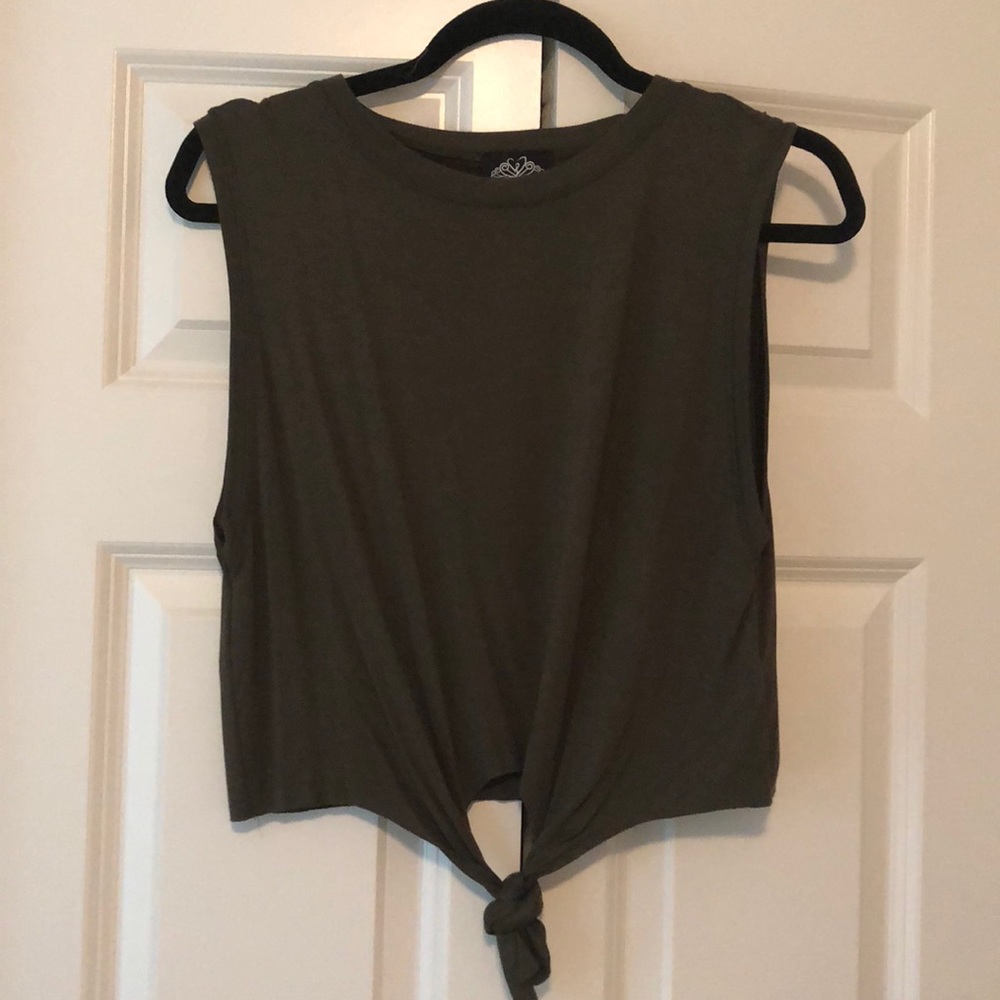 Dark green, knotted crop top